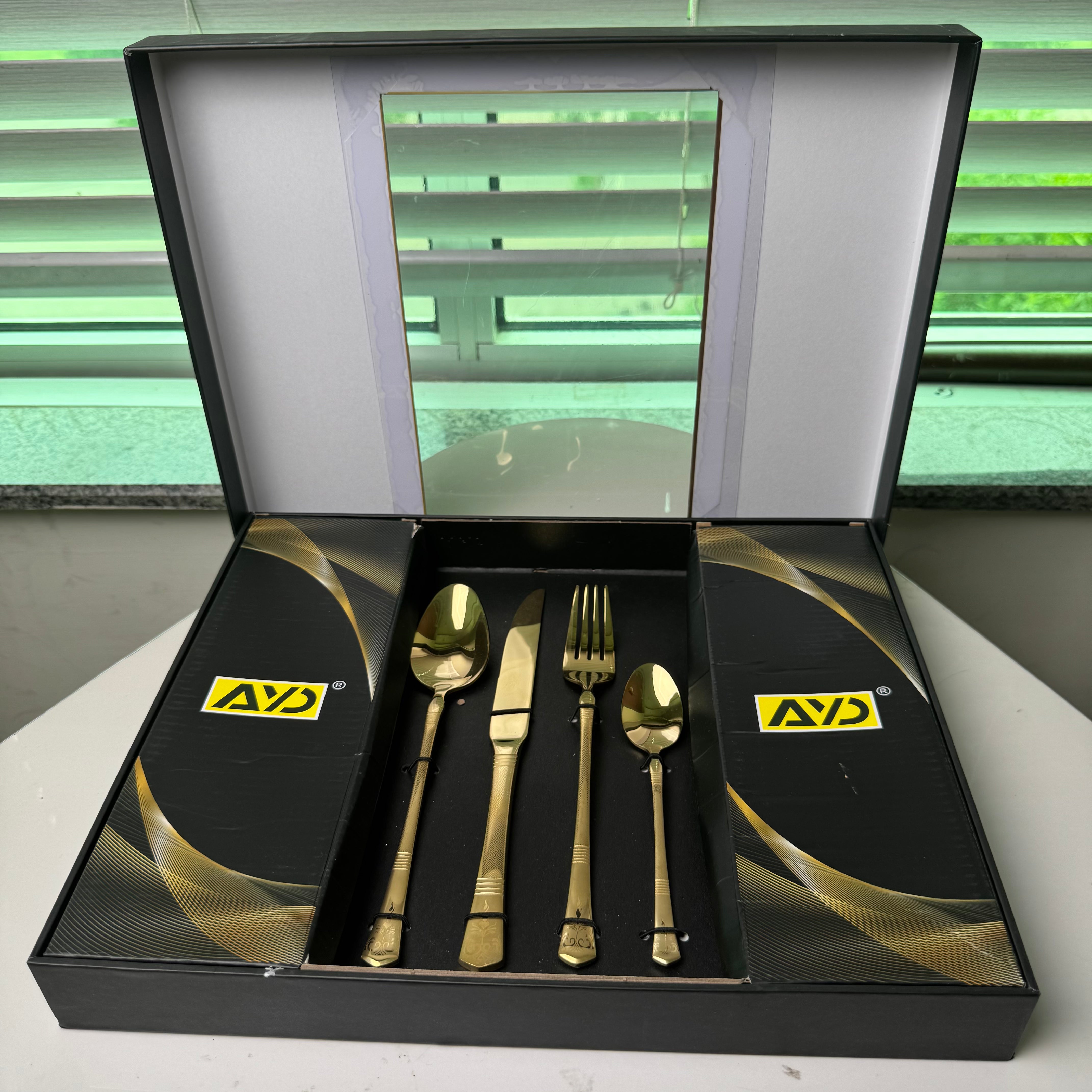 AYD Premium 24-Piece Golden Diamond Pattern Cutlery Set - 6 Person