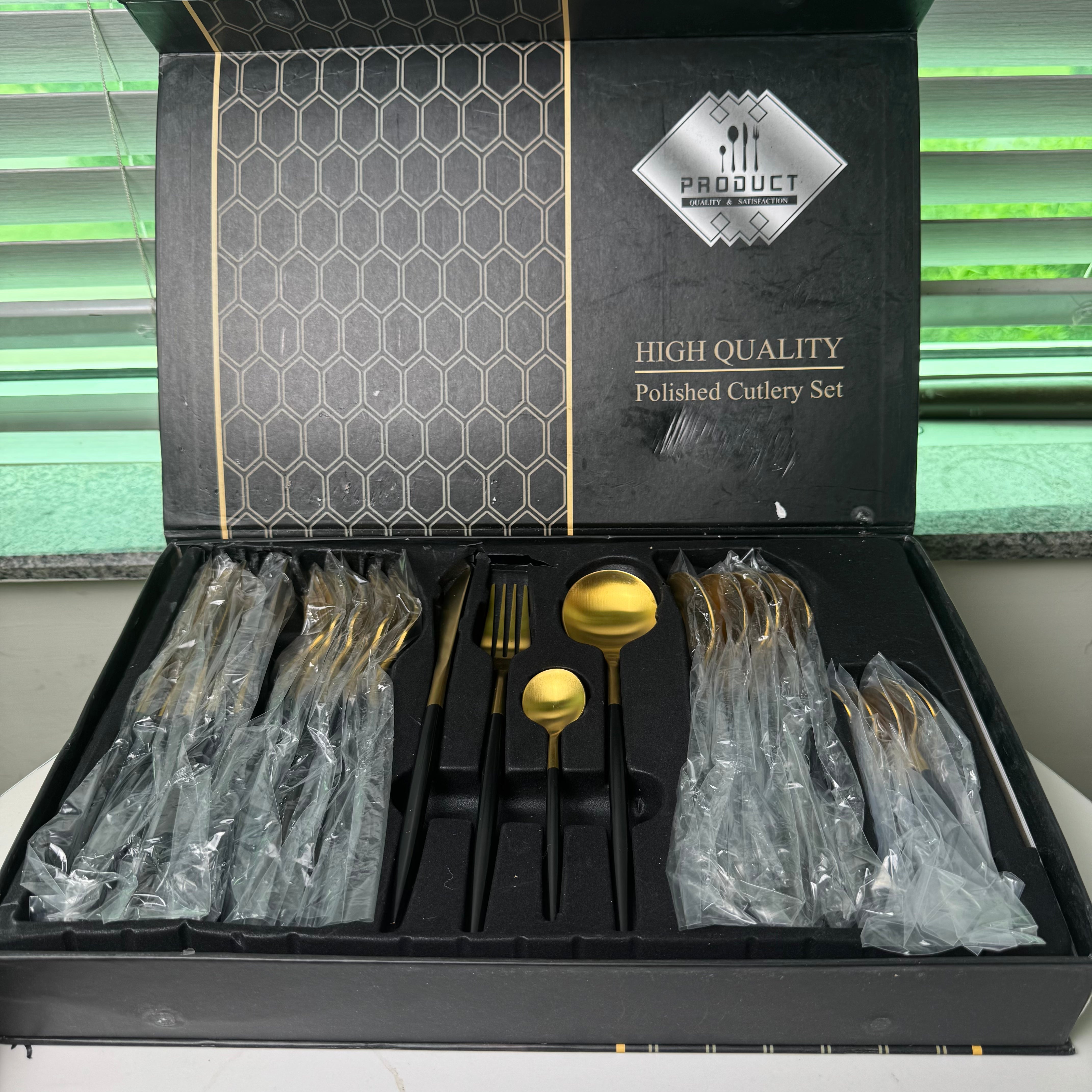 35 Grams Quality Cutlery for 6 People - 24 Piece Set - Gold & Black